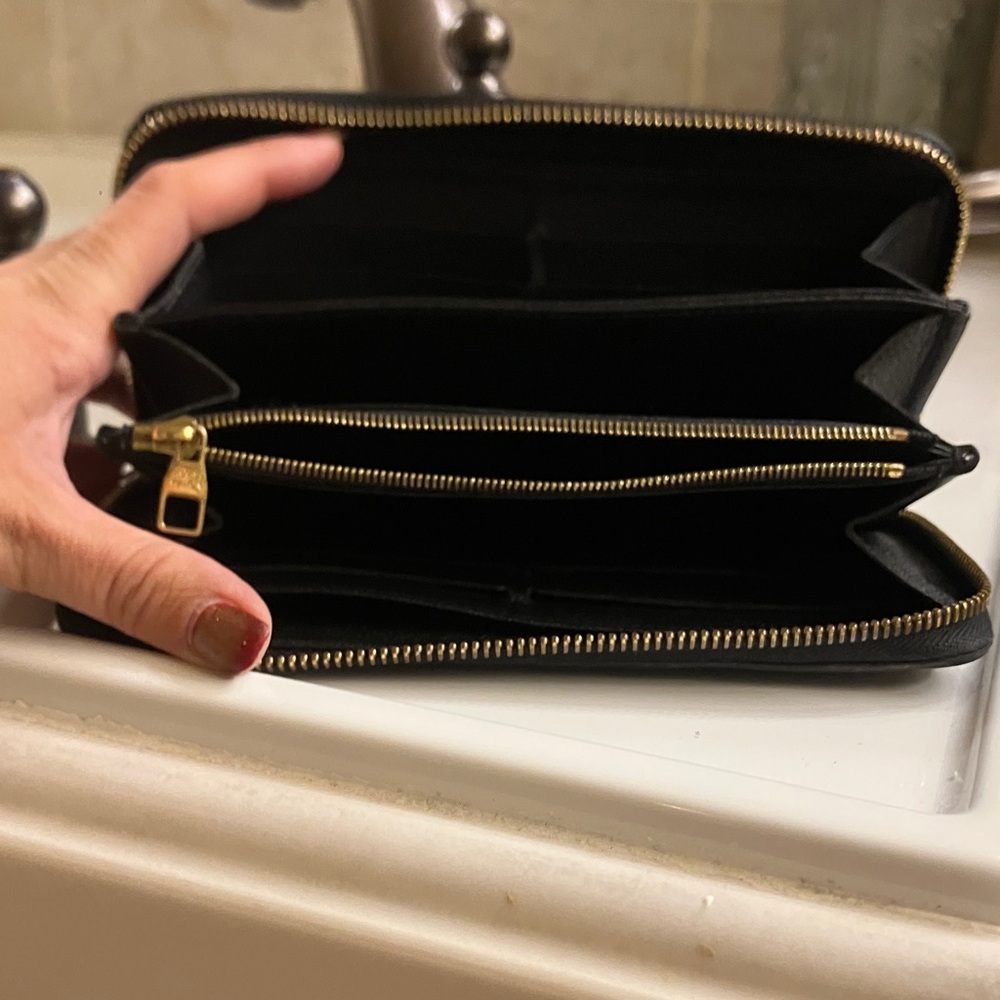 PRISTINE Louis Vuitton black empriente wallet!!  Very soft cow hide leather - Picture 9 of 10